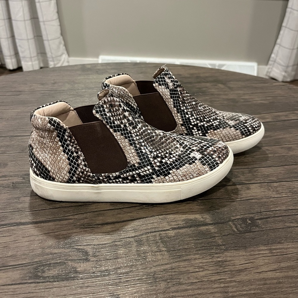 Women’s snakeskin slip-on sneakers size 6.5